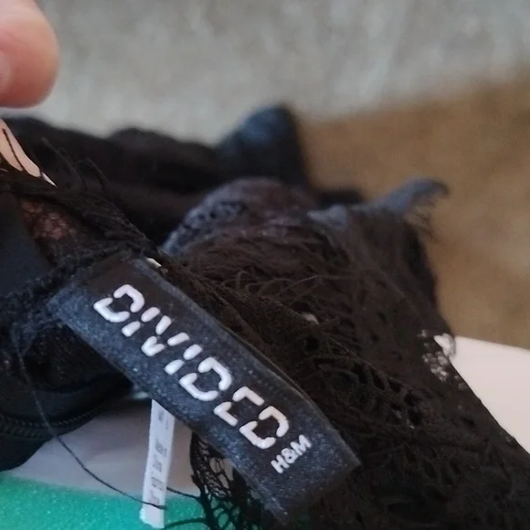 Like New Divided dress - Picture 8 of 10